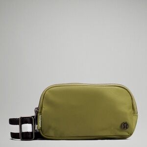 EUC Lululemon Everywhere Crossbody Bag